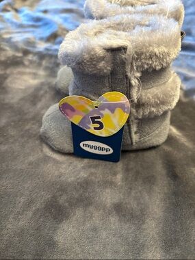 myGgpp Gray Plush Baby Booties - Size 5